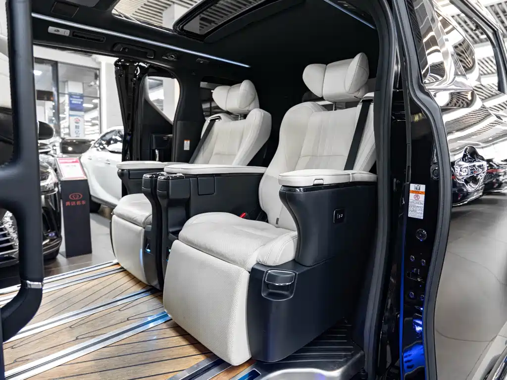 Lexus Lexus LM 300h 7-seater Elegant Version 2020 Model 2021 - thumbnail 10
