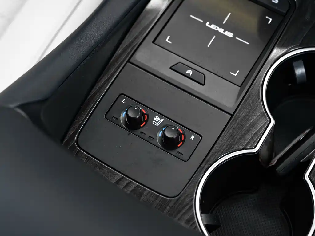 Lexus Lexus LM 300h 7-seater Elegant Version 2020 Model 2021 - thumbnail 19