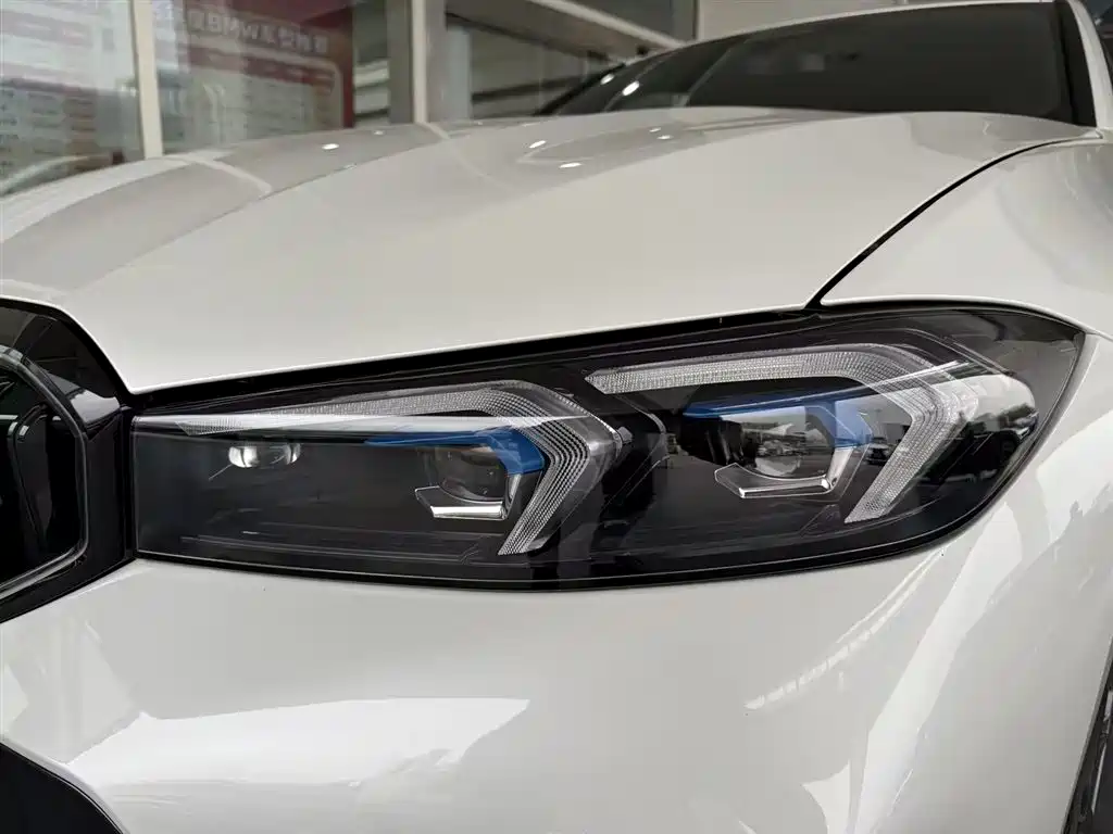 BMW BMW 3 Series 2025 330i M Sport Shadow Night Package 2026 - thumbnail 7