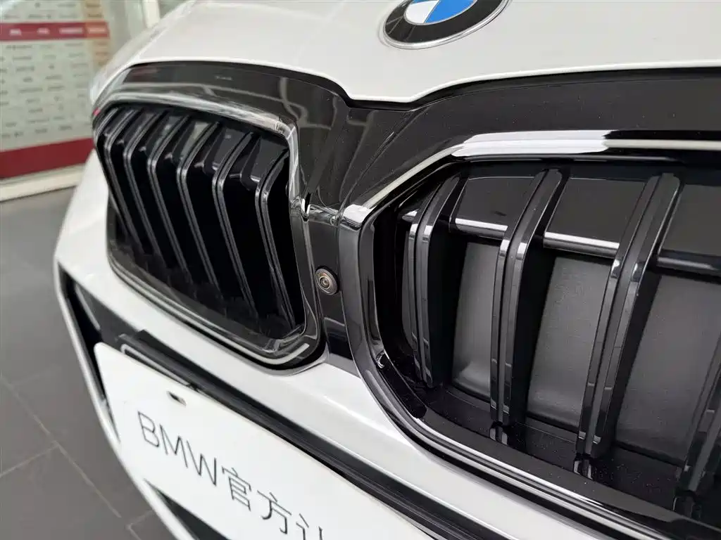 BMW BMW 3 Series 2025 330i M Sport Shadow Night Package 2026 - thumbnail 14