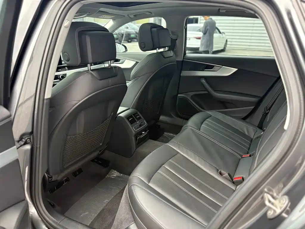 Audi Audi A4L 2020 40 TFSI Luxury Dynamic Model 2021 - thumbnail 10