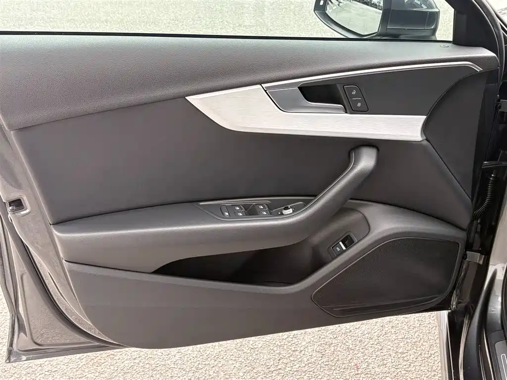 Audi Audi A4L 2020 40 TFSI Luxury Dynamic Model 2021 - thumbnail 12
