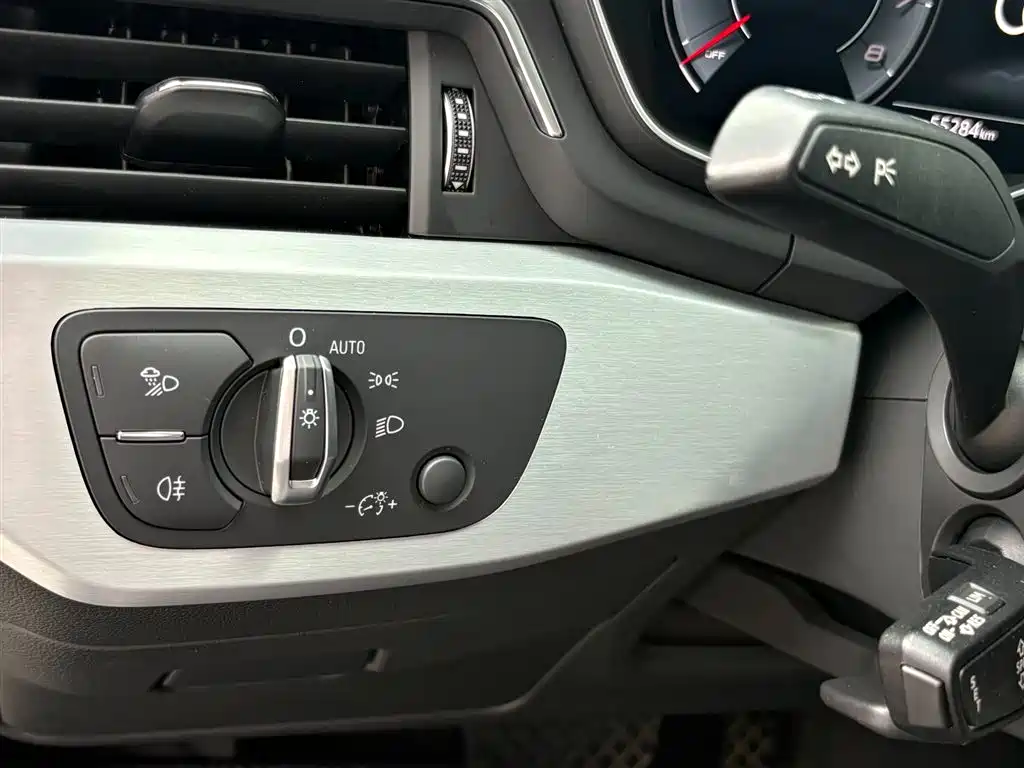 Audi Audi A4L 2020 40 TFSI Luxury Dynamic Model 2021 - thumbnail 14