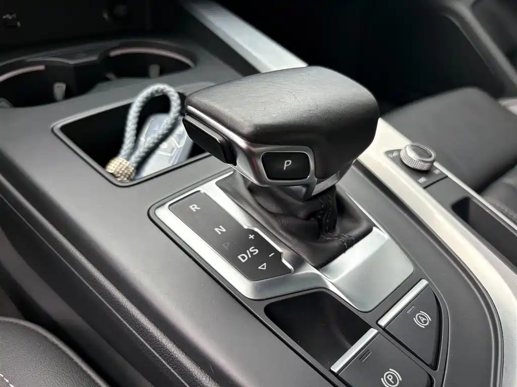Audi Audi A4L 2020 40 TFSI Luxury Dynamic Model 2021 - thumbnail 16