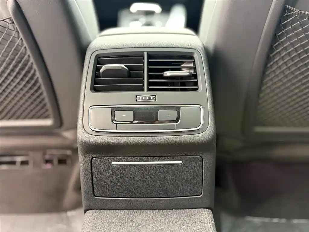 Audi Audi A4L 2020 40 TFSI Luxury Dynamic Model 2021 - thumbnail 17