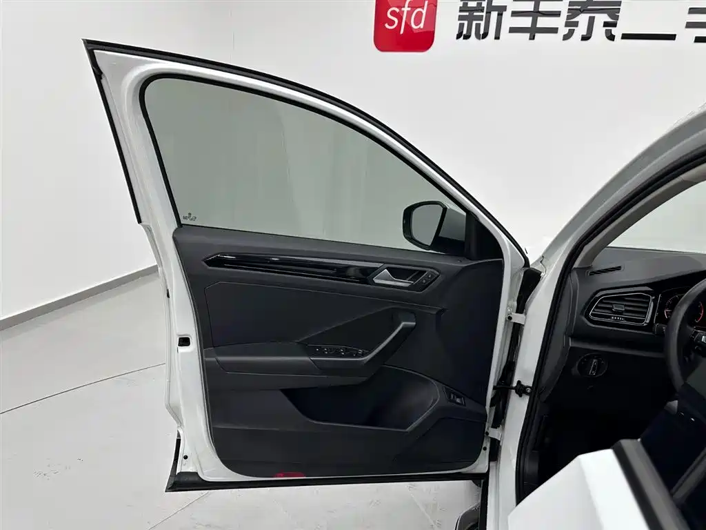 Volkswagen T-ROC 2021 Facelift 280TSI DSG FWD Comfort Intelligent Connectivity Edition 2020 - thumbnail 8