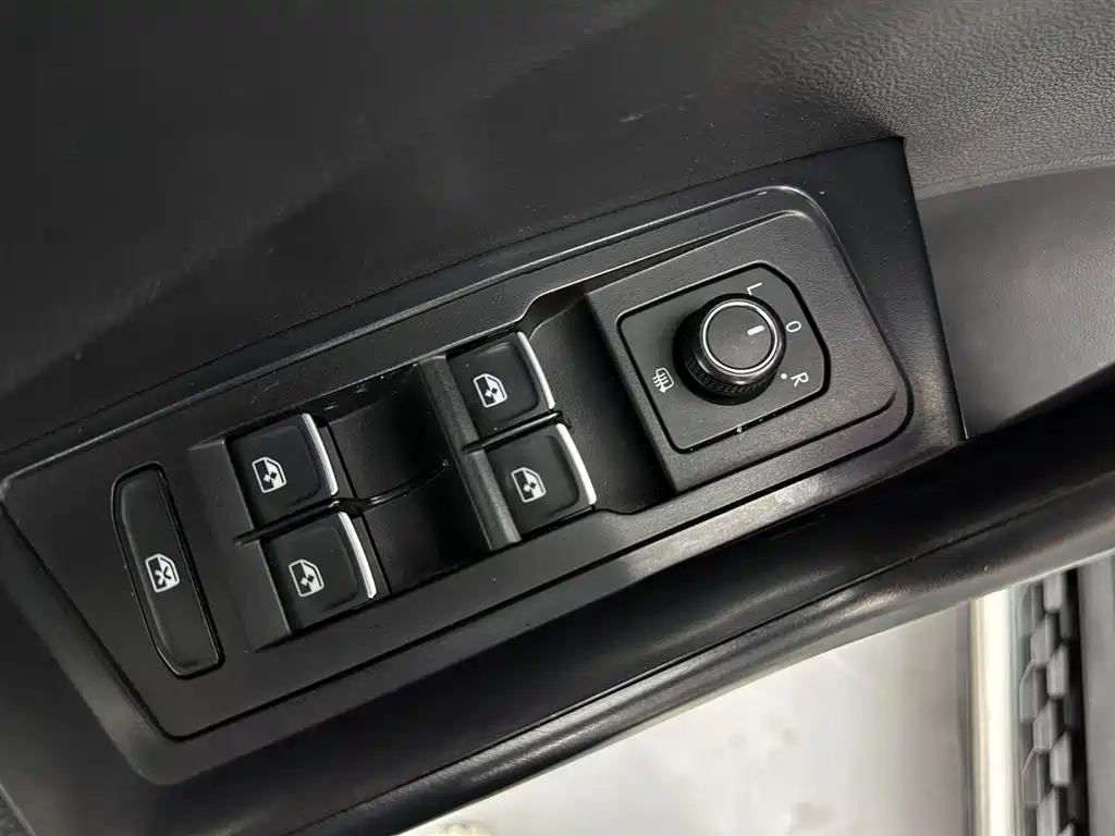 Volkswagen T-ROC 2021 Facelift 280TSI DSG FWD Comfort Intelligent Connectivity Edition 2020 - thumbnail 22
