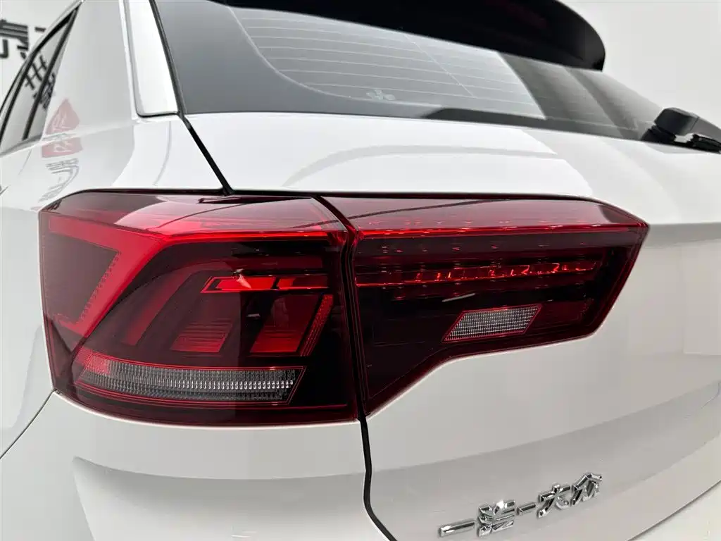 Volkswagen T-ROC 2021 Facelift 280TSI DSG FWD Comfort Intelligent Connectivity Edition 2020 - thumbnail 28