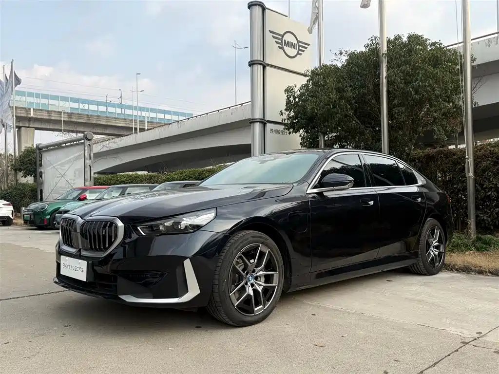BMW BMW i5 2024 eDrive 35L Premium Luxury Package 2025