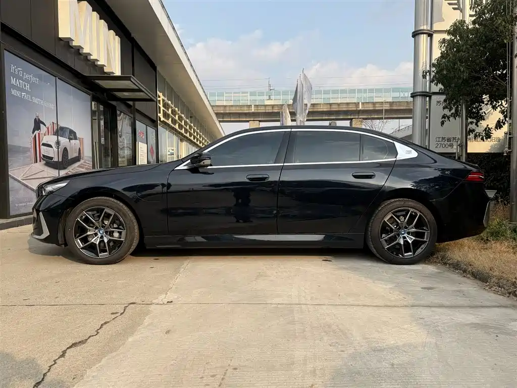 BMW BMW i5 2024 eDrive 35L Premium Luxury Package 2025 - thumbnail 3