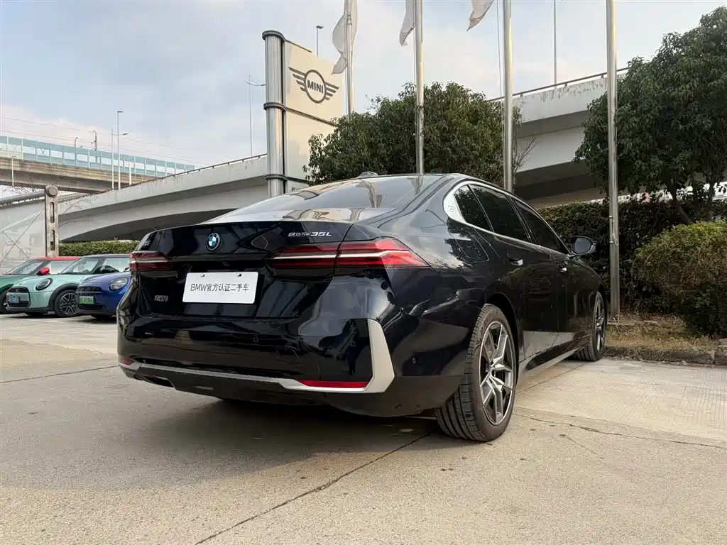 BMW BMW i5 2024 eDrive 35L Premium Luxury Package 2025 - thumbnail 4