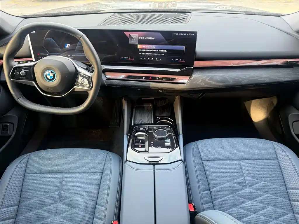 BMW BMW i5 2024 eDrive 35L Premium Luxury Package 2025 - thumbnail 9