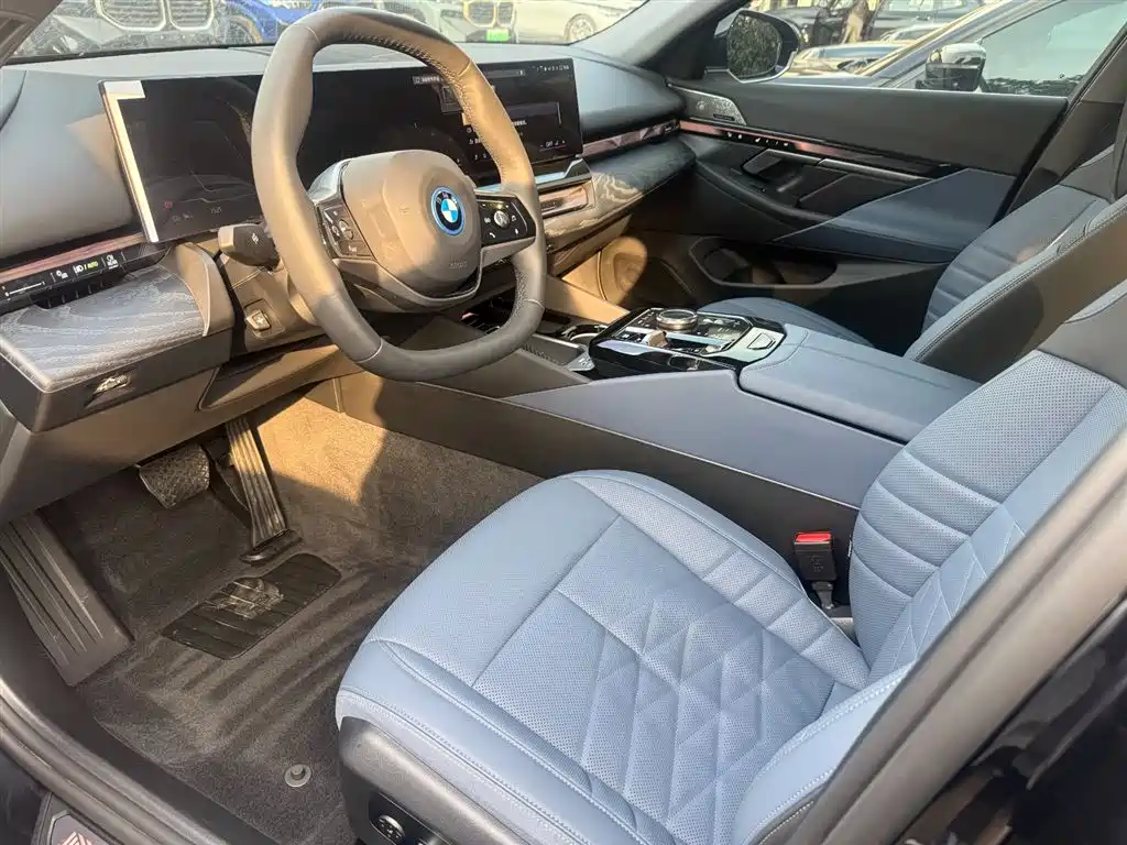 BMW BMW i5 2024 eDrive 35L Premium Luxury Package 2025 - thumbnail 13