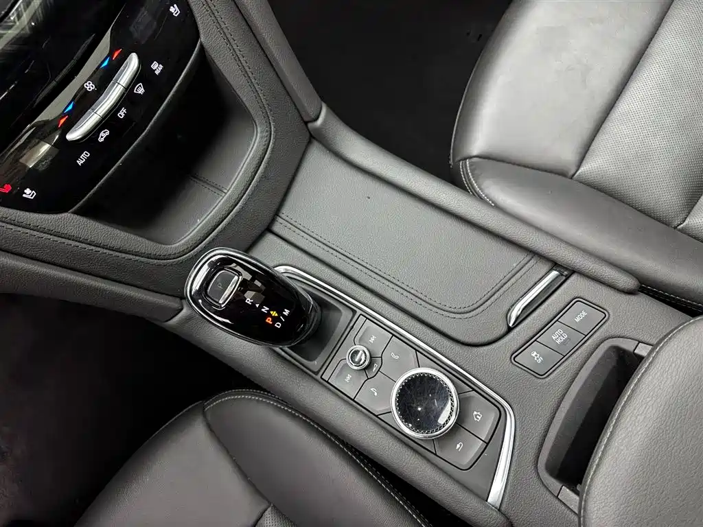 Cadillac Cadillac XT6 2022 2.0T Six-seat AWD Luxury 120th Anniversary Limited Edition 2023 - thumbnail 13