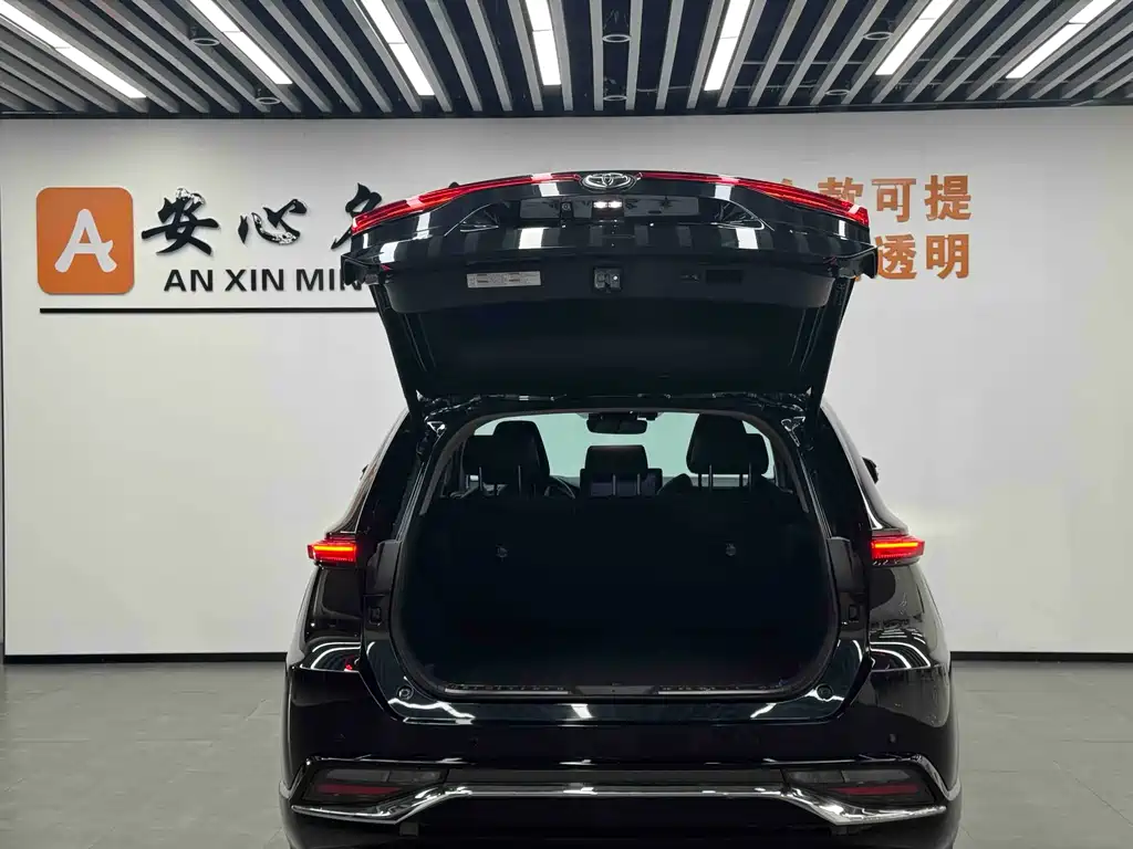 Toyota Venza 2022 2.0L CVT FWD Premium Edition 2023 - thumbnail 3