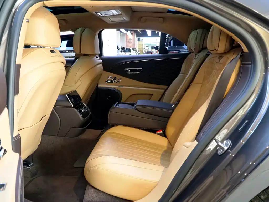 Bentley Bentley Flying Spur 2022 4.0T V8 Standard Edition 2023 - thumbnail 8