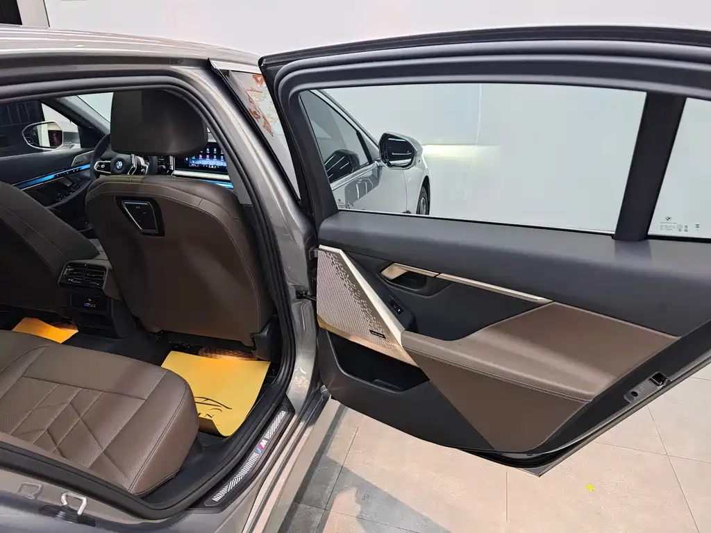 BMW BMW 5 Series 2024 530Li Leading Model M Sport Package 2024 - thumbnail 10