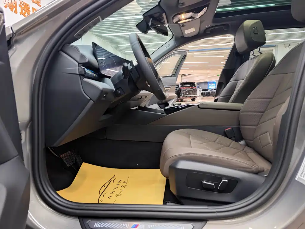 BMW BMW 5 Series 2024 530Li Leading Model M Sport Package 2024 - thumbnail 12