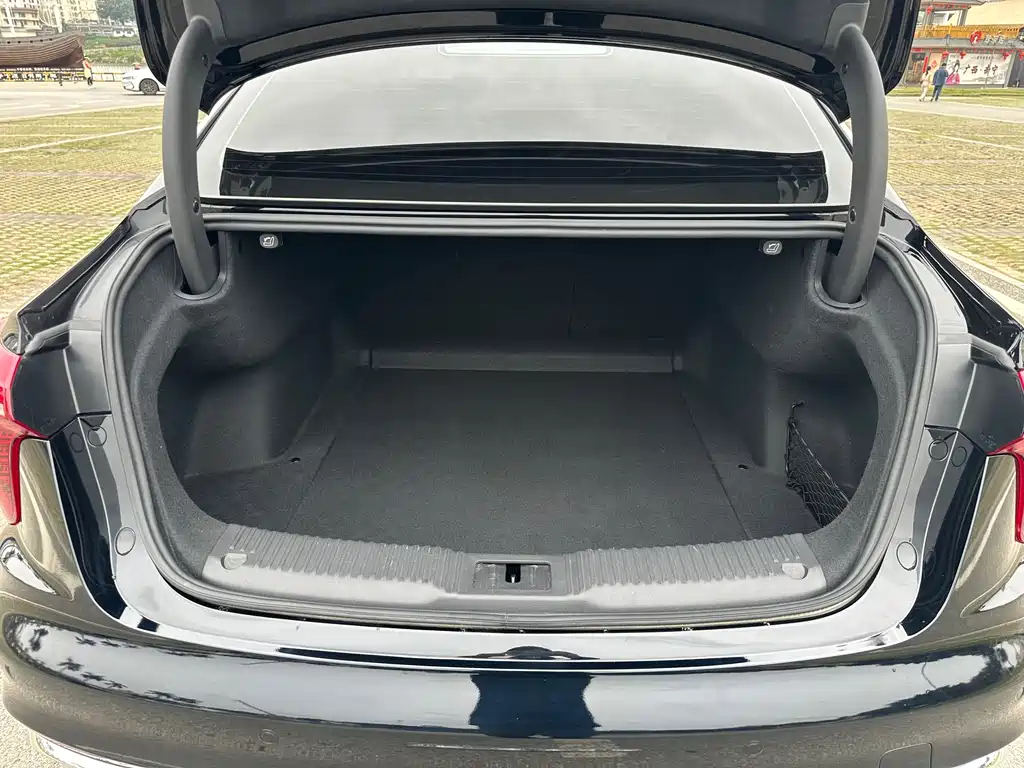 Hongqi Hongqi H5 2023 2.0T Automatic Smart Connectivity Flag Enjoyment Edition 2023 - thumbnail 13