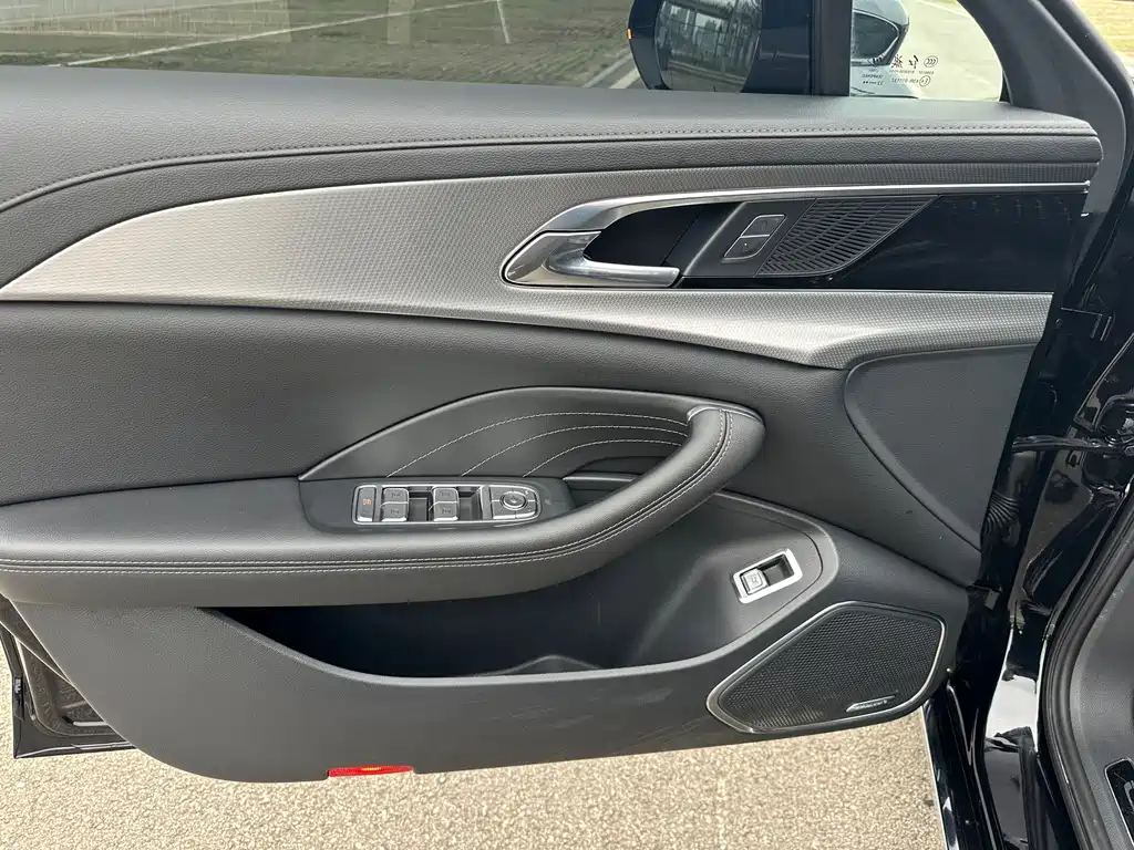 Hongqi Hongqi H5 2023 2.0T Automatic Smart Connectivity Flag Enjoyment Edition 2023 - thumbnail 18