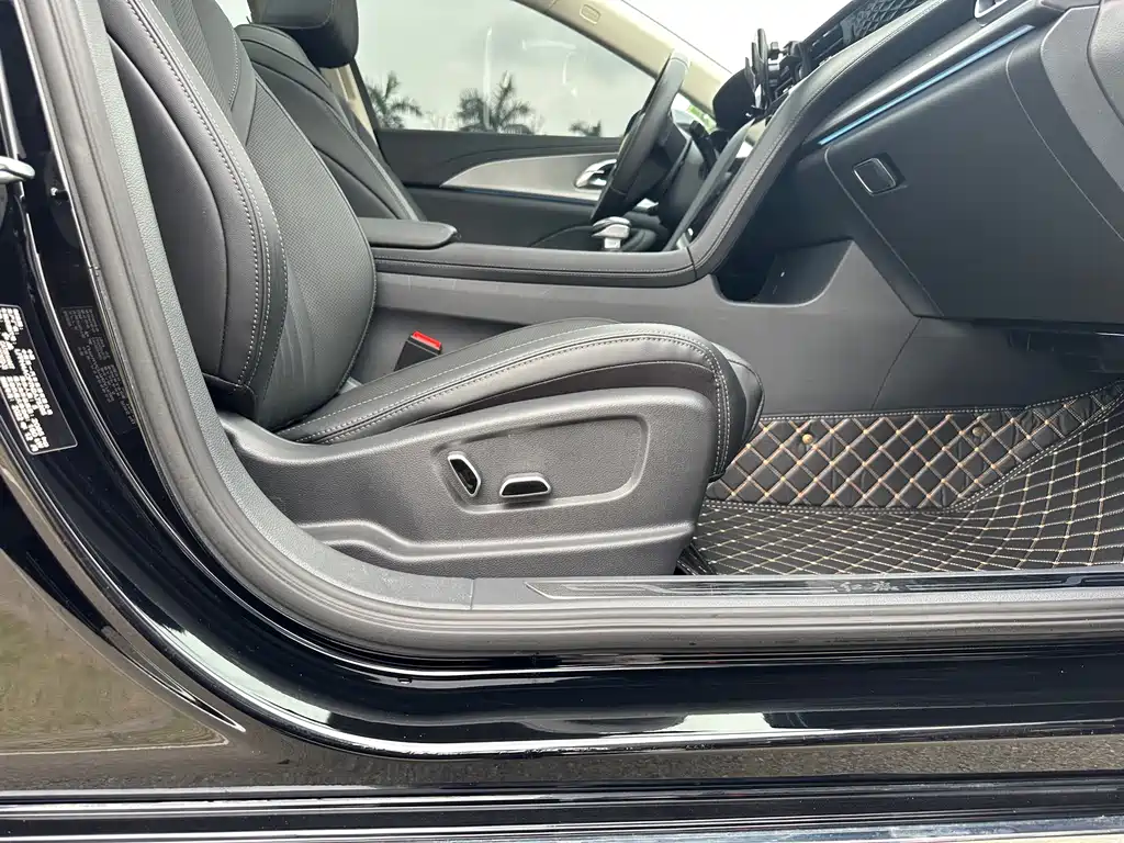 Hongqi Hongqi H5 2023 2.0T Automatic Smart Connectivity Flag Enjoyment Edition 2023 - thumbnail 24