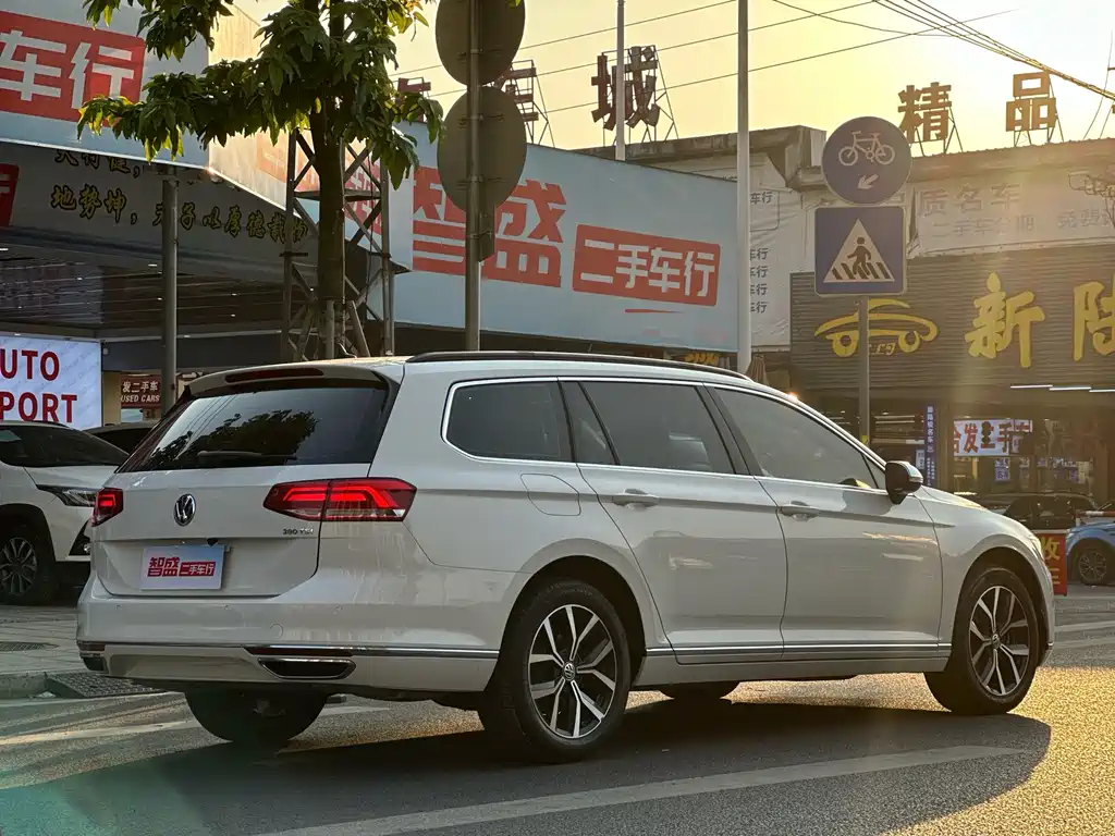 Volkswagen Viloran 2018 380TSI Two-Wheel Drive Comfort Edition 2017 - thumbnail 3