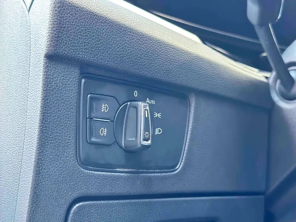 Volkswagen Viloran 2018 380TSI Two-Wheel Drive Comfort Edition 2017 - thumbnail 20