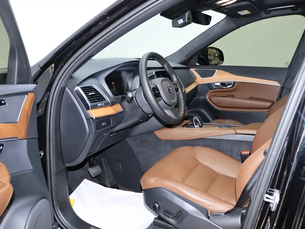 Volvo Volvo XC90 2025 B5 Momentum Luxury 5-seat 2024 - thumbnail 8