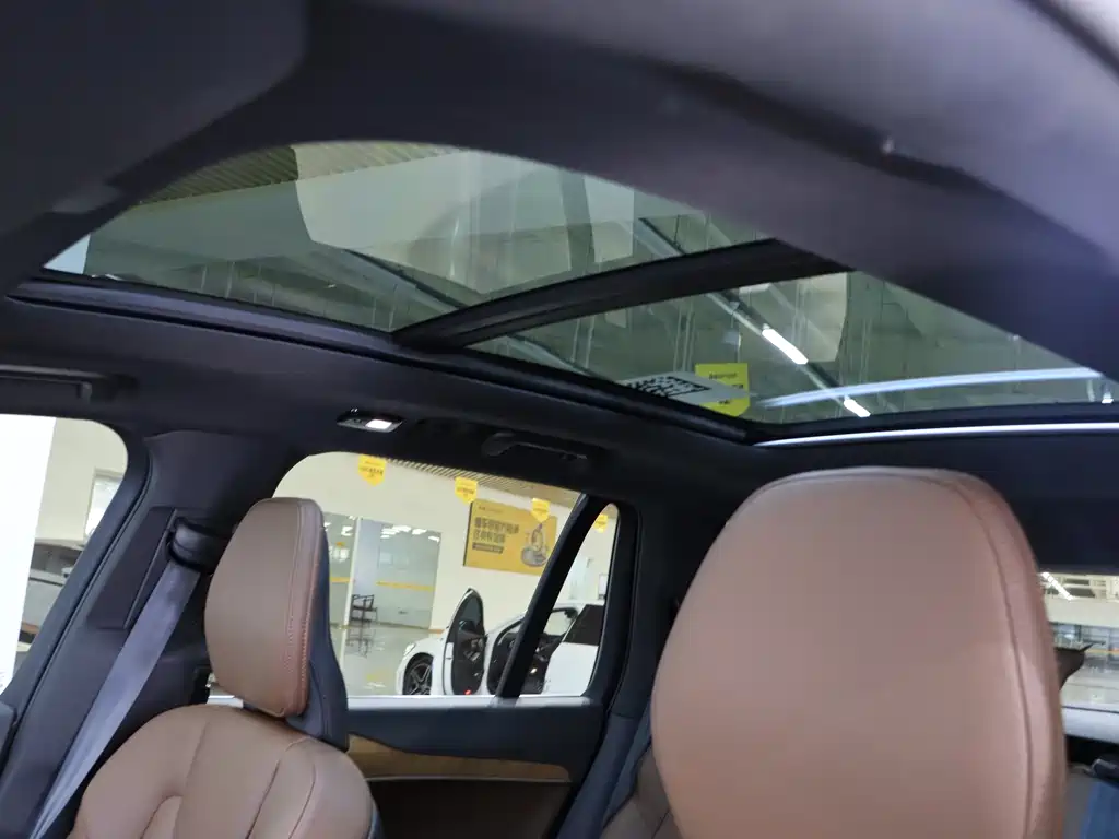 Volvo Volvo XC90 2025 B5 Momentum Luxury 5-seat 2024 - thumbnail 9