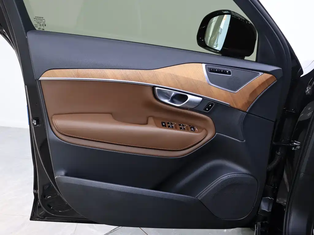 Volvo Volvo XC90 2025 B5 Momentum Luxury 5-seat 2024 - thumbnail 11
