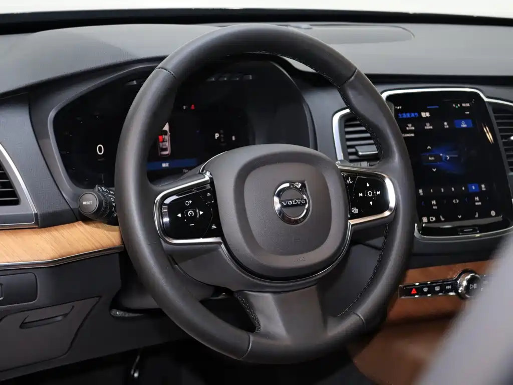 Volvo Volvo XC90 2025 B5 Momentum Luxury 5-seat 2024 - thumbnail 13