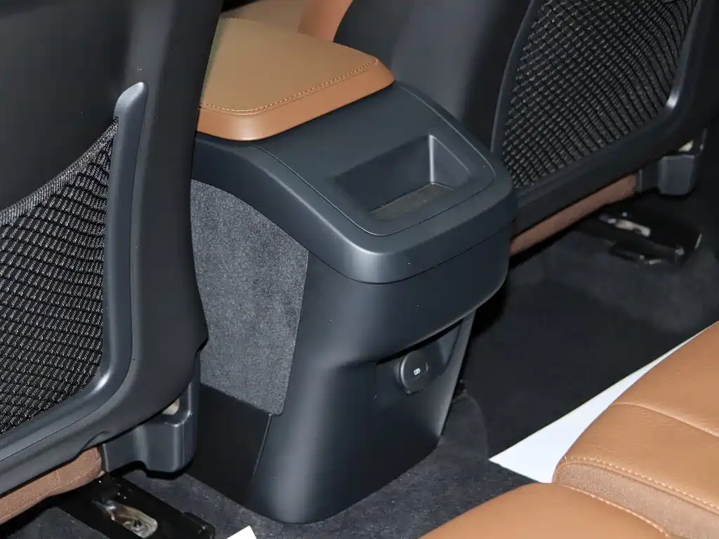 Volvo Volvo XC90 2025 B5 Momentum Luxury 5-seat 2024 - thumbnail 16