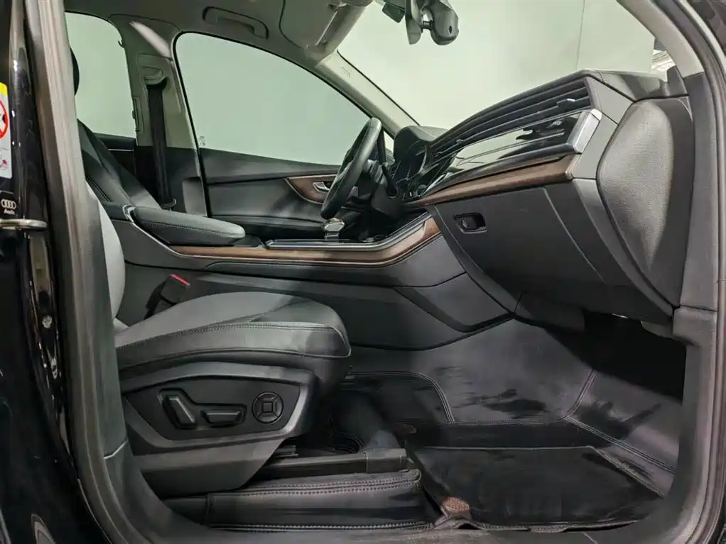 Audi Audi Q7 2023 45 TFSI quattro S line Sport Package 2024 - thumbnail 7