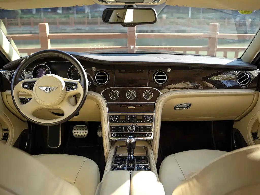 Bentley Mulsanne 2011 6.8T Luxury Edition 2011 - thumbnail 8
