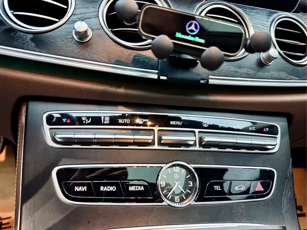 Mercedes-Benz Mercedes-Benz E-Class 2018 E 200 L Sport 2018 - thumbnail 26