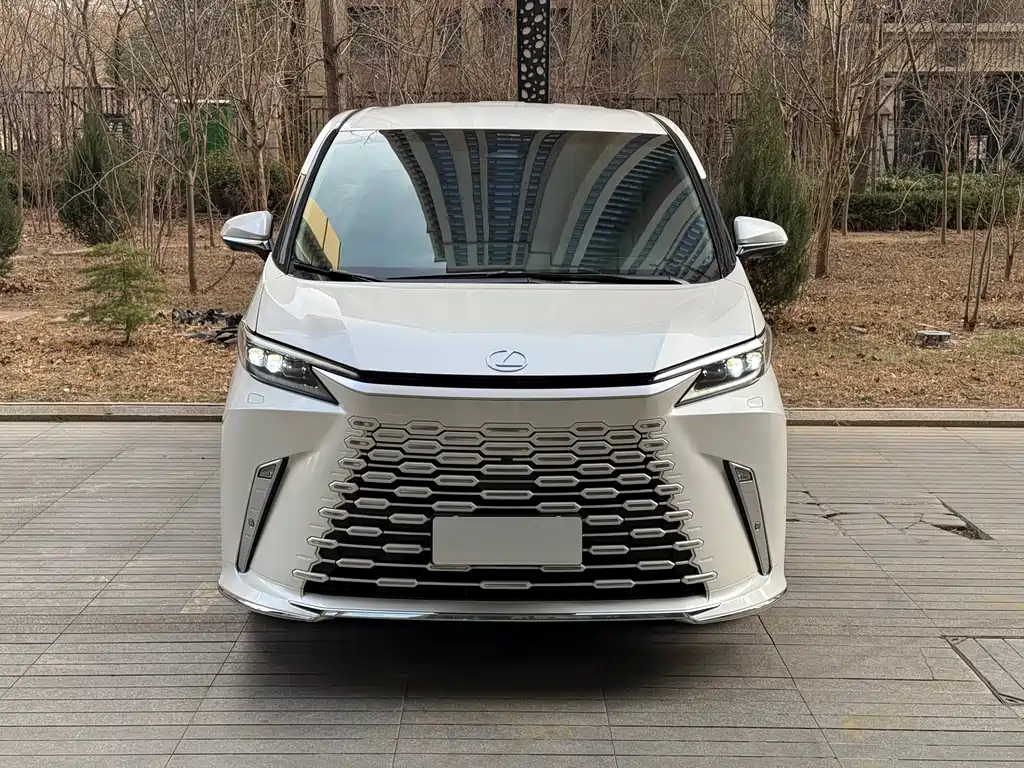 Lexus Lexus LM 300h Six-Seat Executive Edition 2025 2025 - thumbnail 3