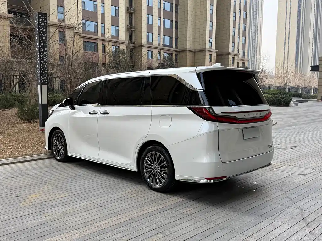 Lexus Lexus LM 300h Six-Seat Executive Edition 2025 2025 - thumbnail 5