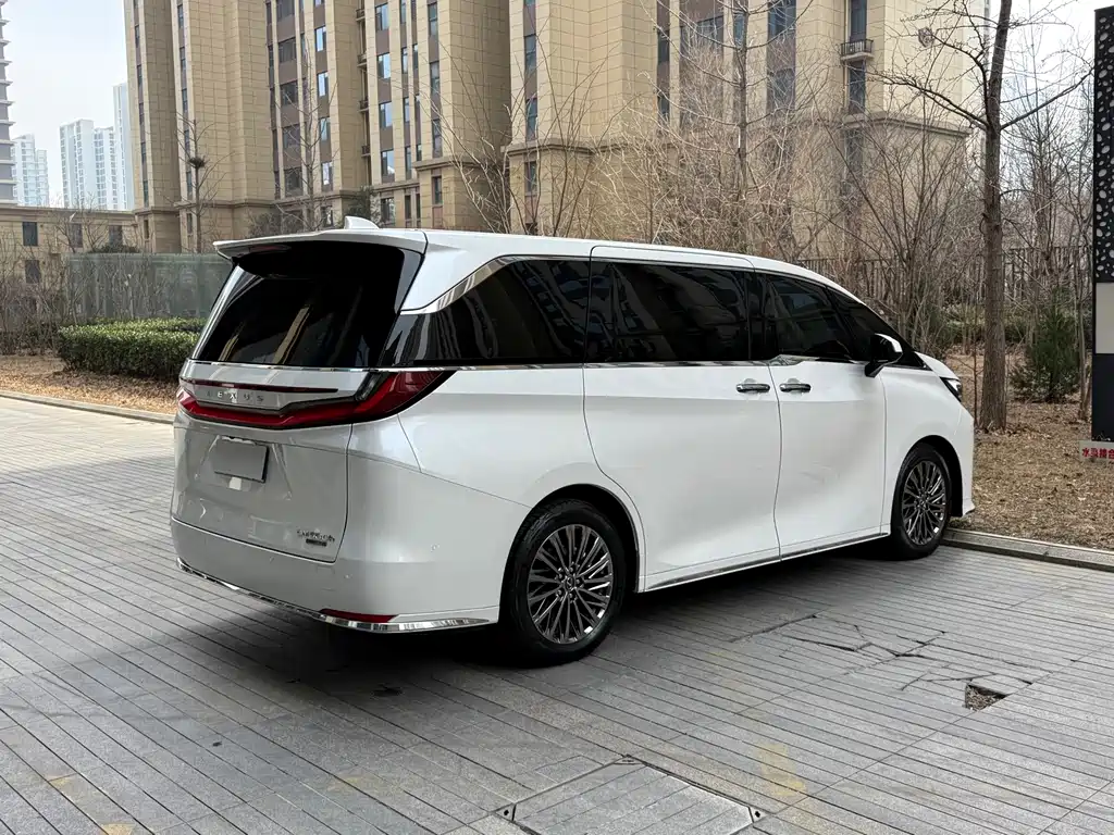 Lexus Lexus LM 300h Six-Seat Executive Edition 2025 2025 - thumbnail 7