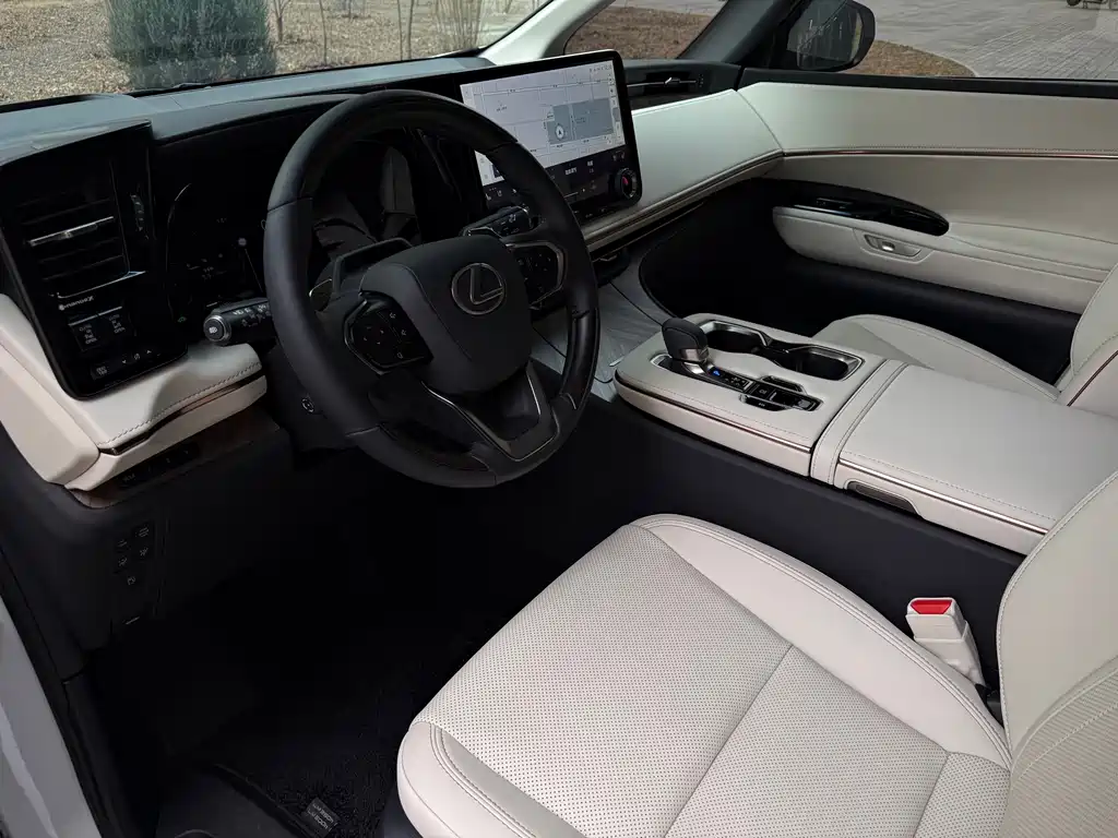 Lexus Lexus LM 300h Six-Seat Executive Edition 2025 2025 - thumbnail 8