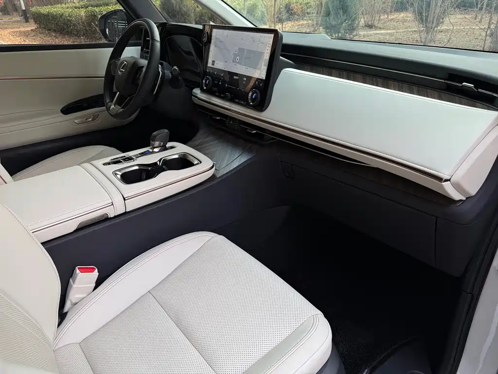 Lexus Lexus LM 300h Six-Seat Executive Edition 2025 2025 - thumbnail 9