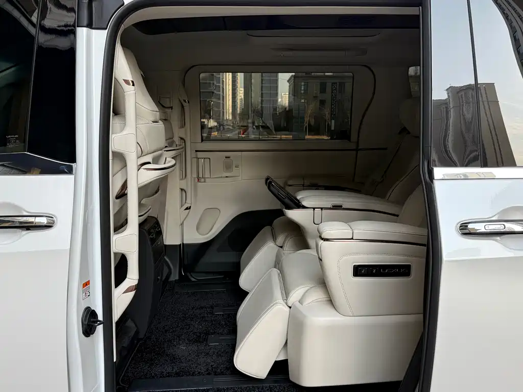 Lexus Lexus LM 300h Six-Seat Executive Edition 2025 2025 - thumbnail 14