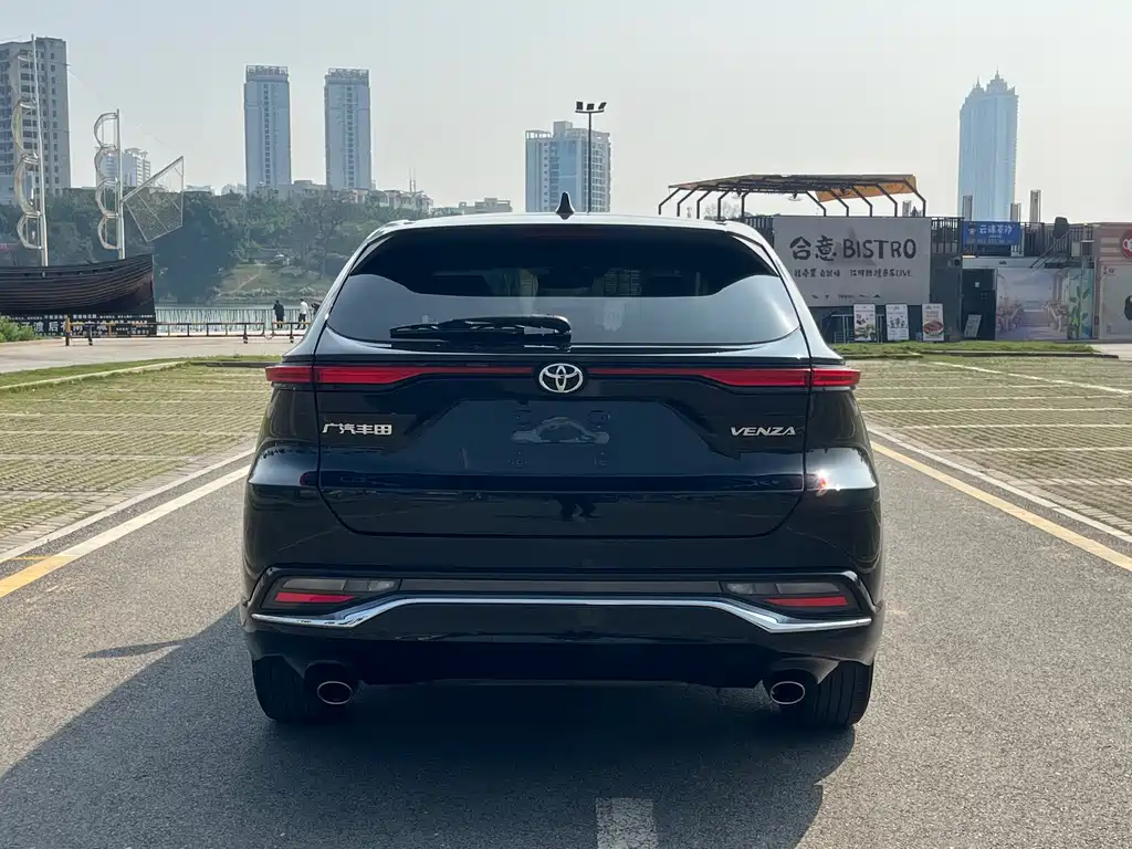 Toyota Venza 2022 2.0L CVT 2WD Luxury Edition 2023 - thumbnail 5