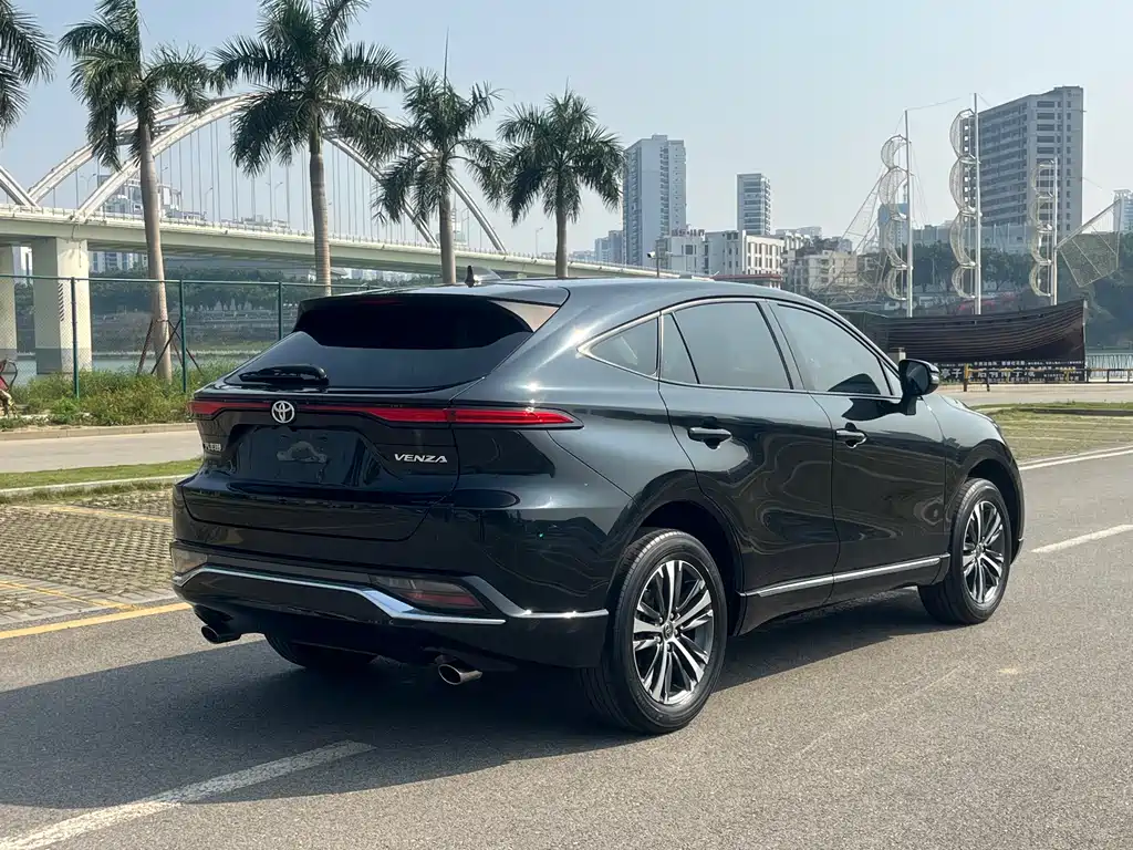 Toyota Venza 2022 2.0L CVT 2WD Luxury Edition 2023 - thumbnail 6