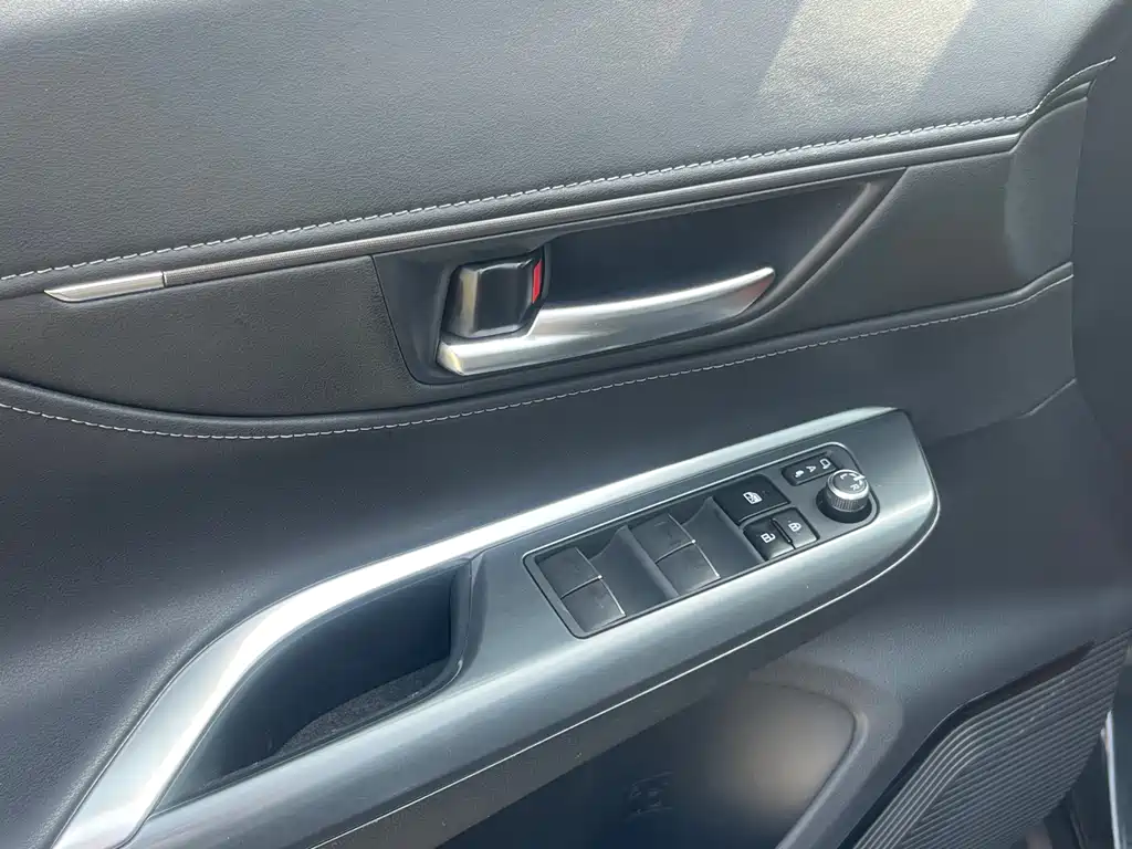 Toyota Venza 2022 2.0L CVT 2WD Luxury Edition 2023 - thumbnail 17