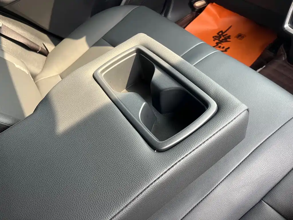 Toyota Venza 2022 2.0L CVT 2WD Luxury Edition 2023 - thumbnail 26