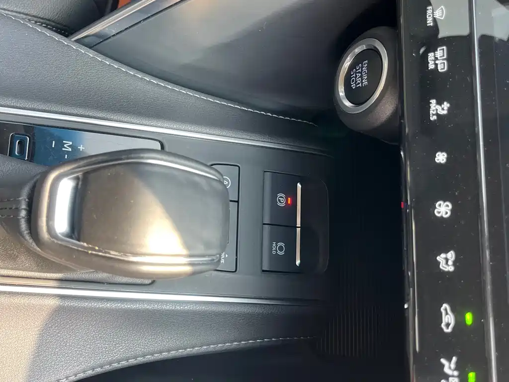 Toyota Venza 2022 2.0L CVT 2WD Luxury Edition 2023 - thumbnail 30