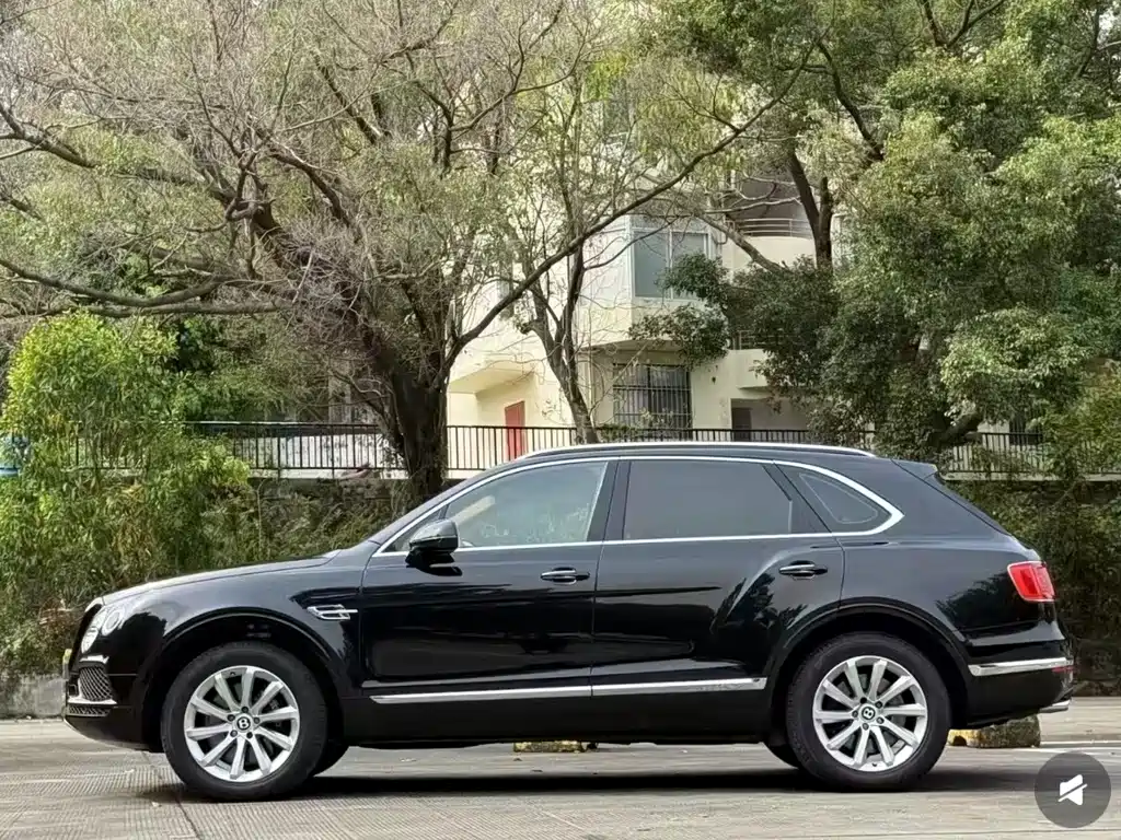 Bentley Bentayga 2017 4.0T Diesel Euro-spec 2019 - thumbnail 2