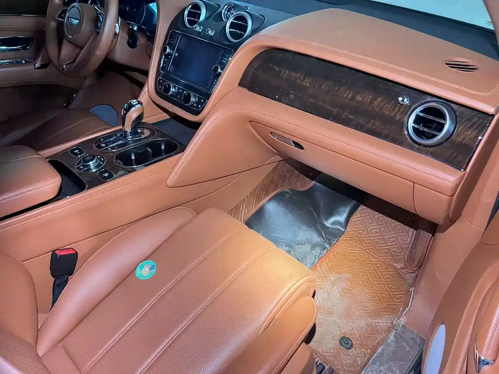 Bentley Bentayga 2017 4.0T Diesel Euro-spec 2019 - thumbnail 3