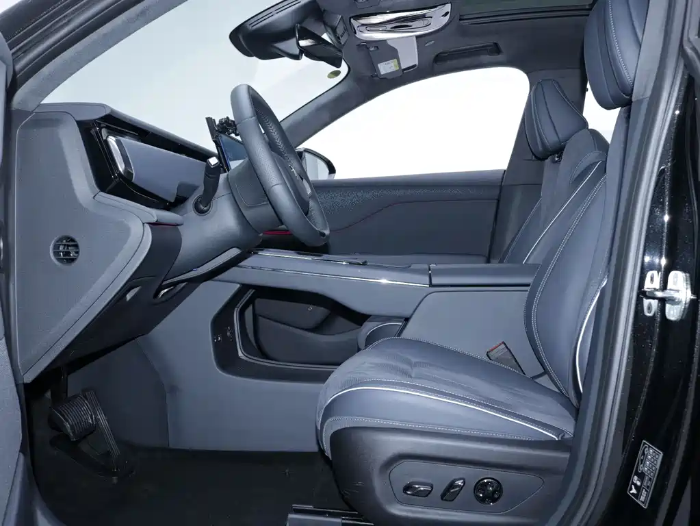 Lantu Automobile Lantu Zhiyin 2024 AWD Global Edition 2025 - thumbnail 4