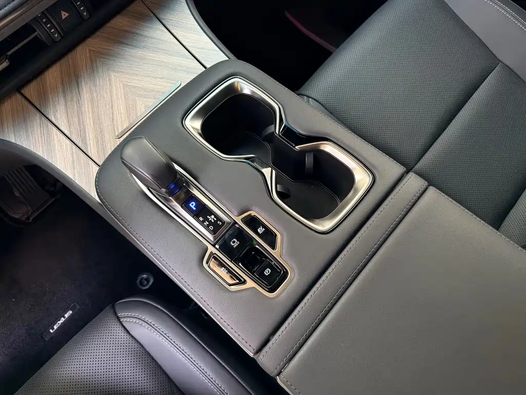 Lexus Lexus LM 350h 7-seater Elegant Edition 2023 2025 - thumbnail 12